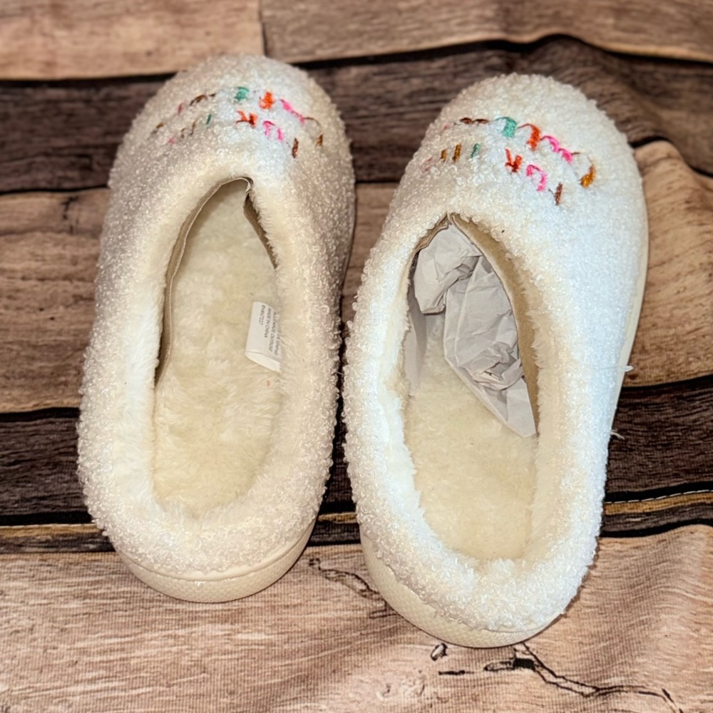 FOR THE CULTURE COZY SLIPPERS Sz 5/6- NEW - Picture 3 of 4